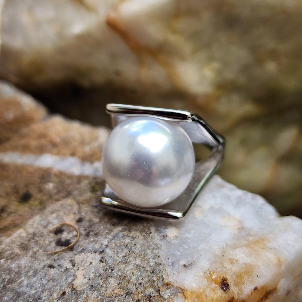 Cult Gaia Jewelry White Rhodium Gold Plated Ring Large Faux White Pearl - Picture 10 of 10